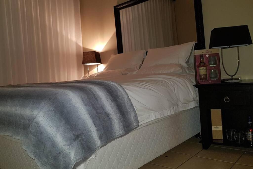 Plush Private Home Polokwane Extérieur photo
